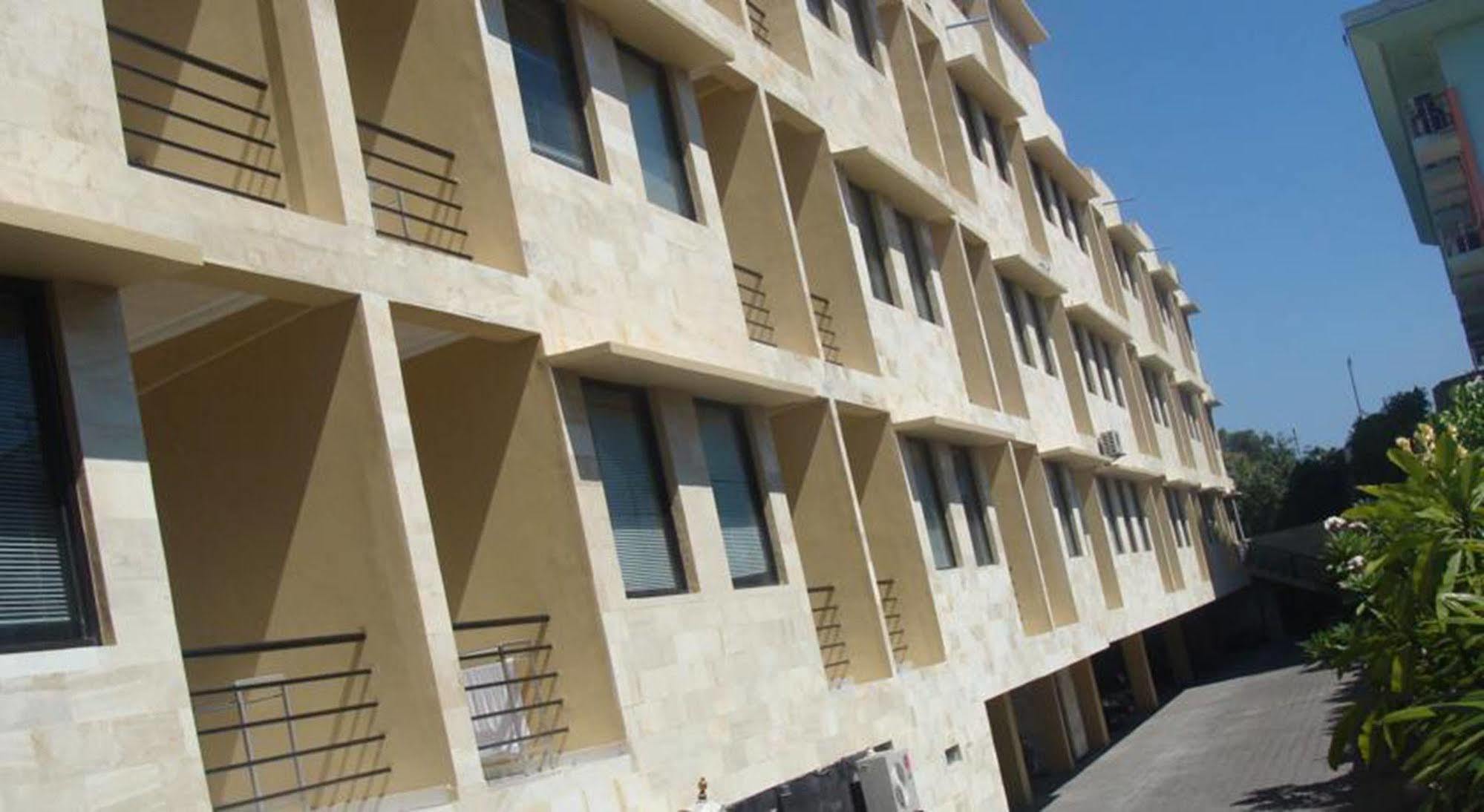 Arya Hotel & Spa Kuta Lombok Eksteriør billede